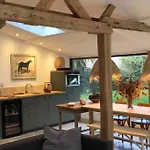 Normand Avec Sa Grande Piscine Chauffee Toute L Annee Sur Parc Arbore Et Clos En Plein Coeur De La Campagne Adapte Aux Kids Et Dog Friendly Vila Saint-Antonin-de-Sommaire