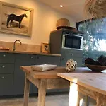 Normand Avec Sa Grande Piscine Chauffee Toute L Annee Sur Parc Arbore Et Clos En Plein Coeur De La Campagne Adapte Aux Kids Et Dog Friendly