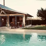 Normand Avec Sa Grande Piscine Chauffee Toute L Annee Sur Parc Arbore Et Clos En Plein Coeur De La Campagne Adapte Aux Kids Et Dog Friendly *