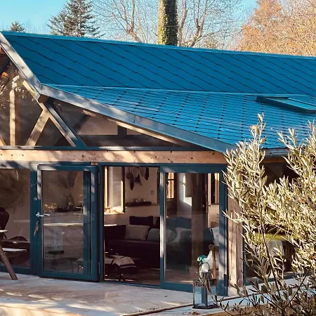 וילה Normand Avec Sa Grande Piscine Chauffee Toute L Annee Sur Parc Arbore Et Clos En Plein Coeur De La Campagne Adapte Aux Kids Et Dog Friendly *