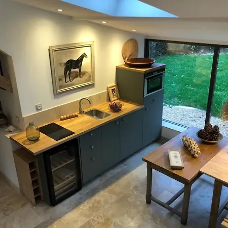 Normand Avec Sa Grande Piscine Chauffee Toute L Annee Sur Parc Arbore Et Clos En Plein Coeur De La Campagne Adapte Aux Kids Et Dog Friendly וילה *