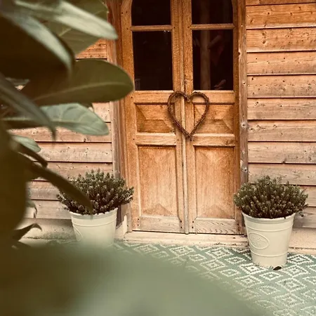 Normand Avec Sa Grande Piscine Chauffee Toute L Annee Sur Parc Arbore Et Clos En Plein Coeur De La Campagne Adapte Aux Kids Et Dog Friendly *