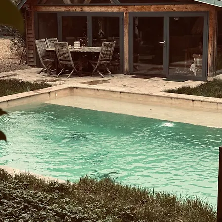 Normand Avec Sa Grande Piscine Chauffee Toute L Annee Sur Parc Arbore Et Clos En Plein Coeur De La Campagne Adapte Aux Kids Et Dog Friendly 빌라 *