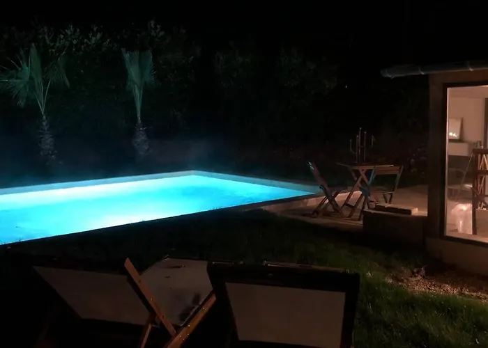 Normand Avec Sa Grande Piscine Chauffee Toute L Annee Sur Parc Arbore Et Clos En Plein Coeur De La Campagne Adapte Aux Kids Et Dog Friendly Villa